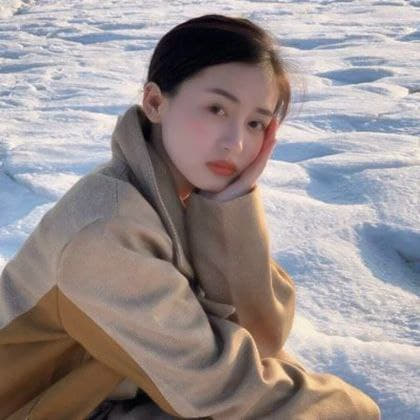 Alice Redlips 爱丽丝喜欢吮吸和给小穴
